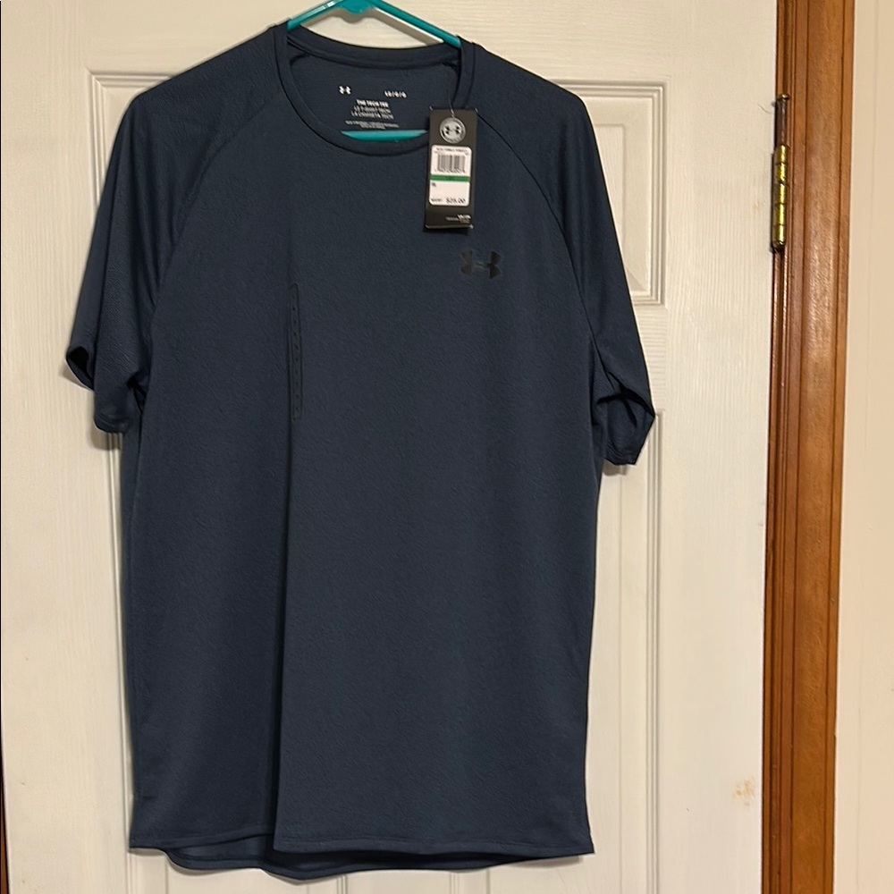 Under Armour men’s size large NWT Blue Short Sleeve Tee